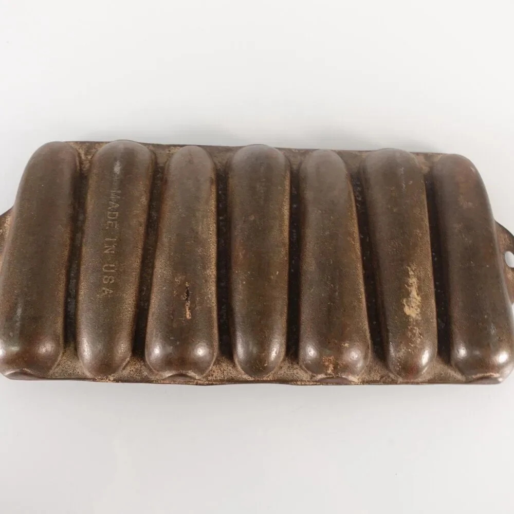 Vintage Cast Iron Corn Stick Pan 7 Ear Cornbread Mold Marked D Made in USA